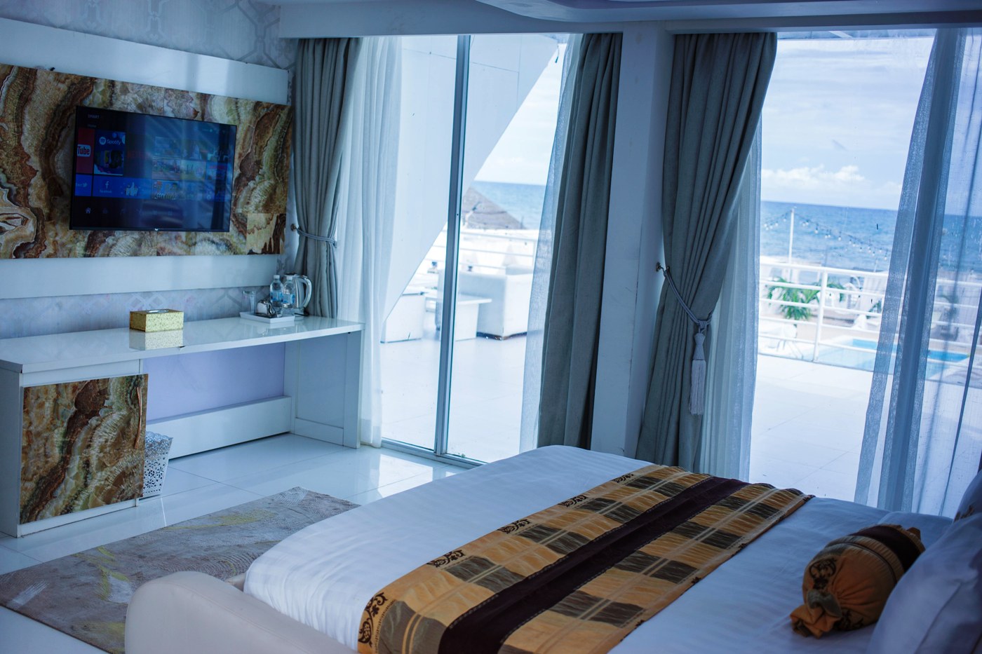 Executive Room with Beach View and Breakfast, Lunch and Dinner for 1